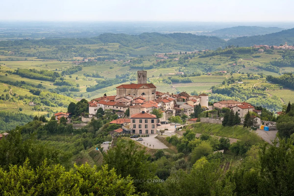 Šmartno village