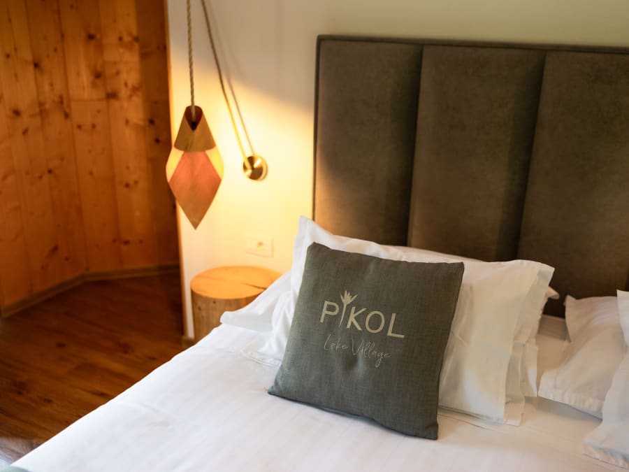 Vodna vila med lokvanji