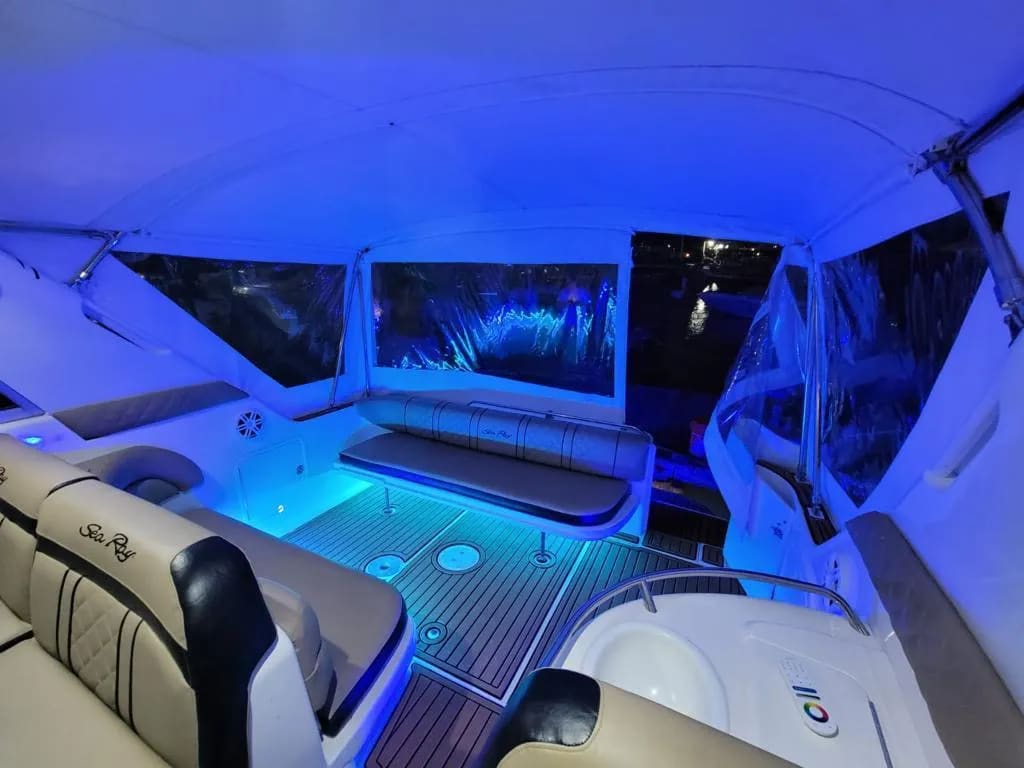 Yacht Lazy Dayz available for rental in Cancún 11