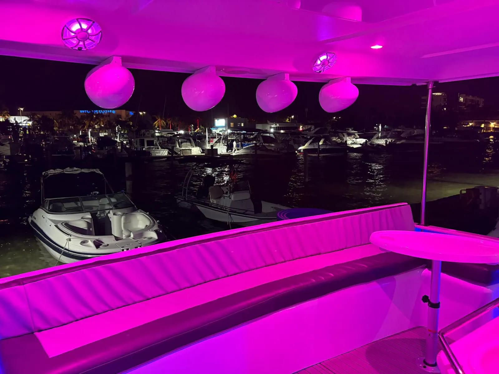 Yacht Explorer available for rental in Cancún 17