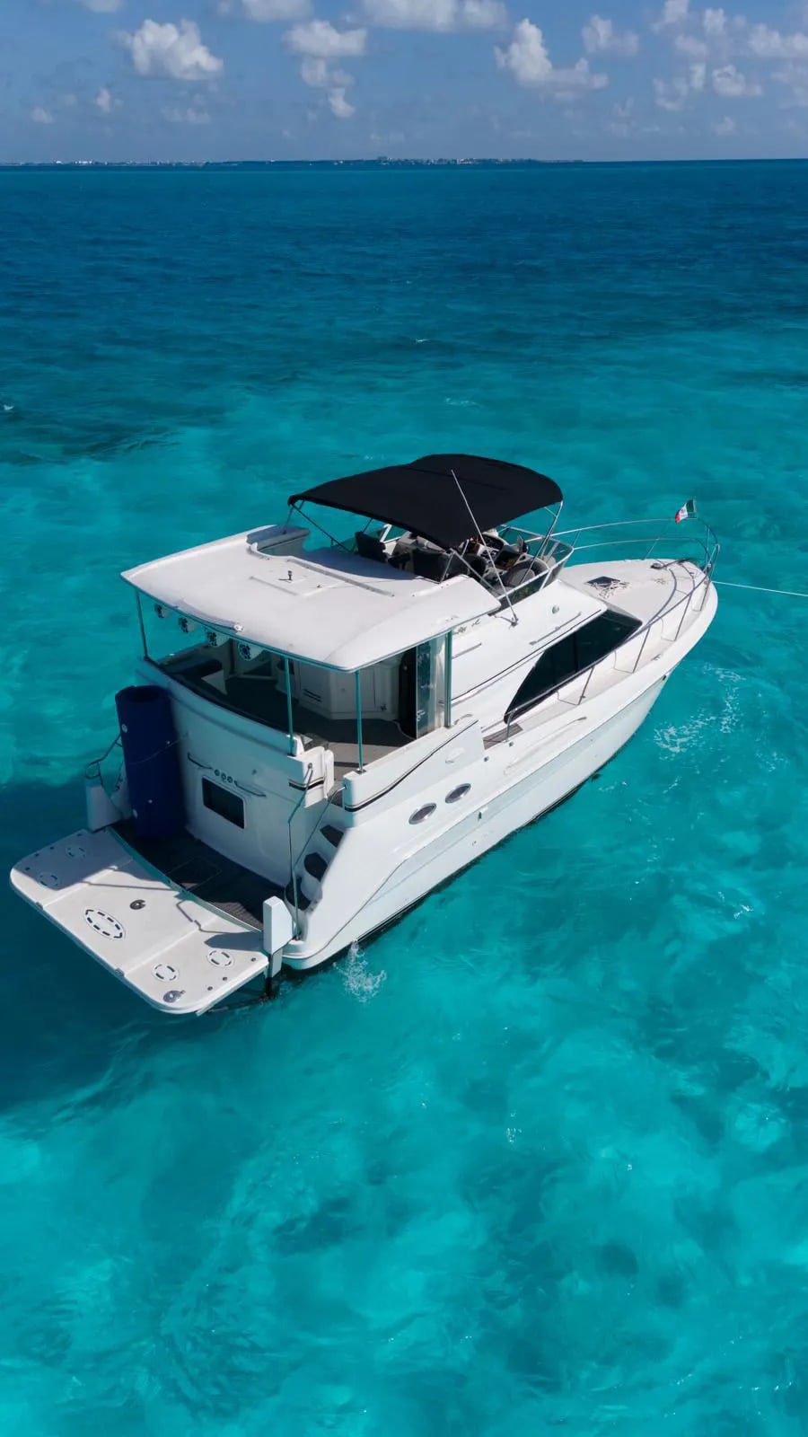 Yacht Explorer available for rental in Cancún 3