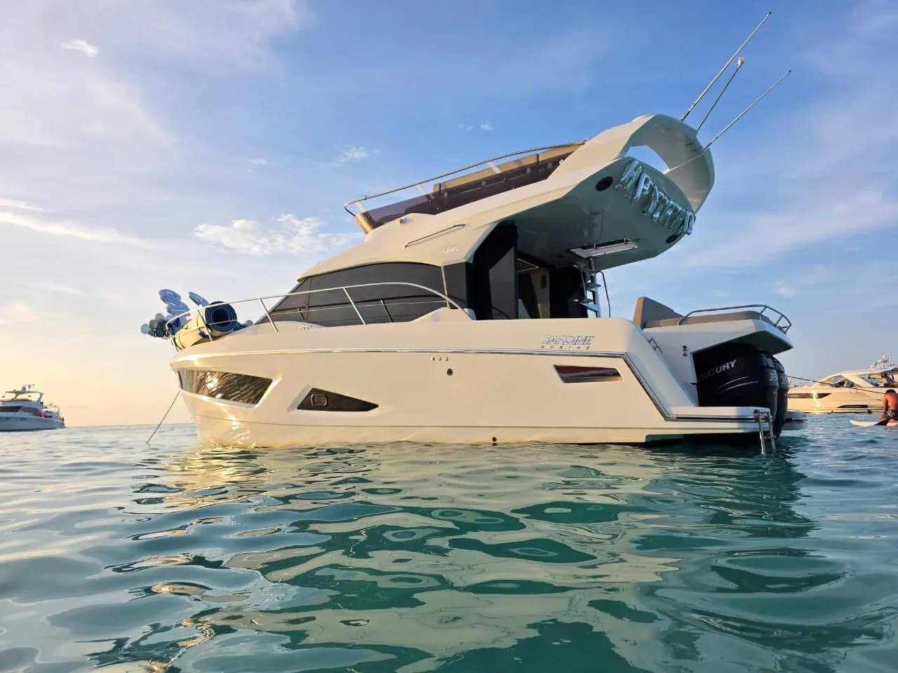 Yate Renacer disponible para renta en Cancún 3
