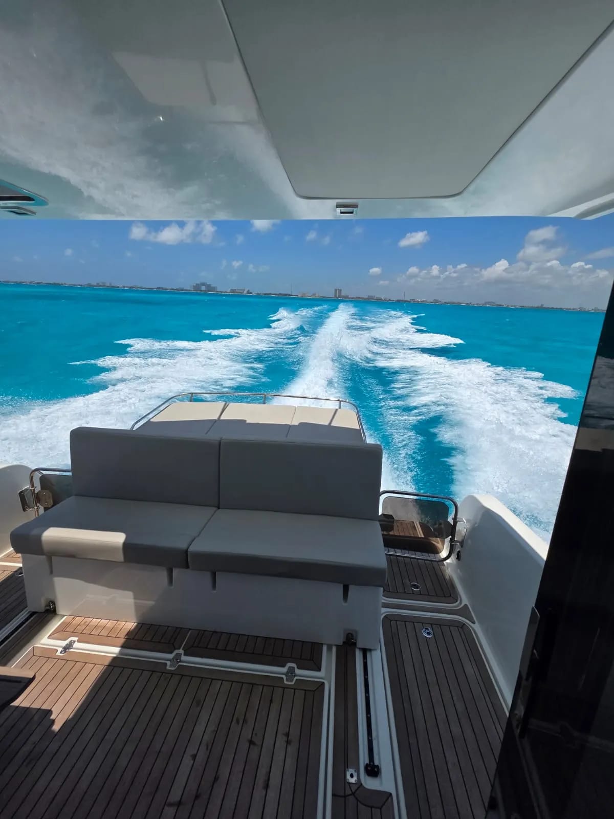 Yacht Renacer available for rental in Cancún 4