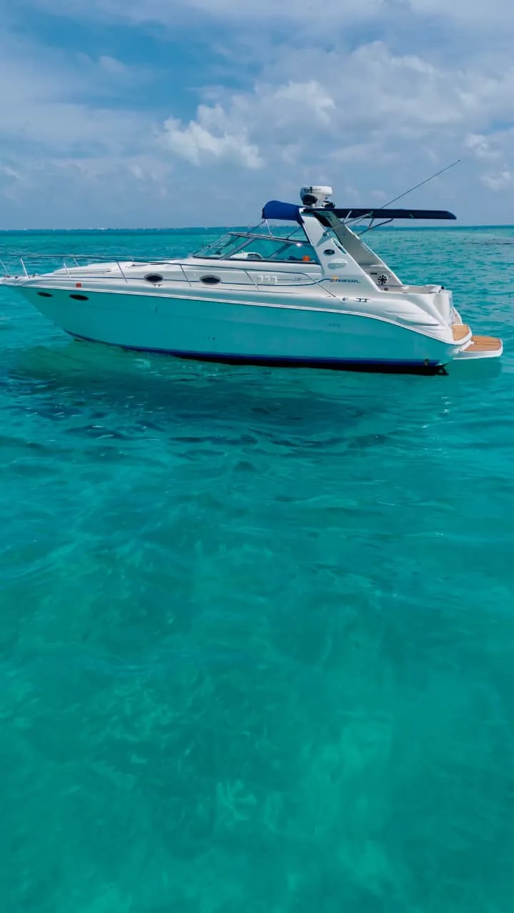 Yacht Xtreme Fun available for rental in Cancún 3