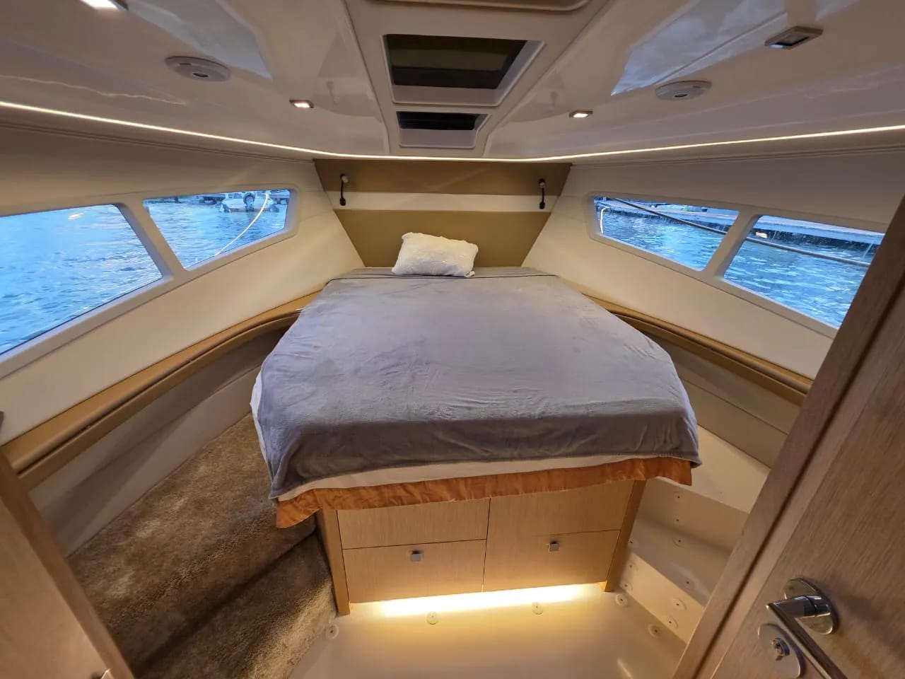 Yacht Renacer available for rental in Cancún 6