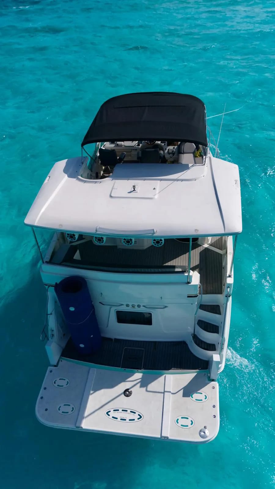 Yacht Explorer available for rental in Cancún 6