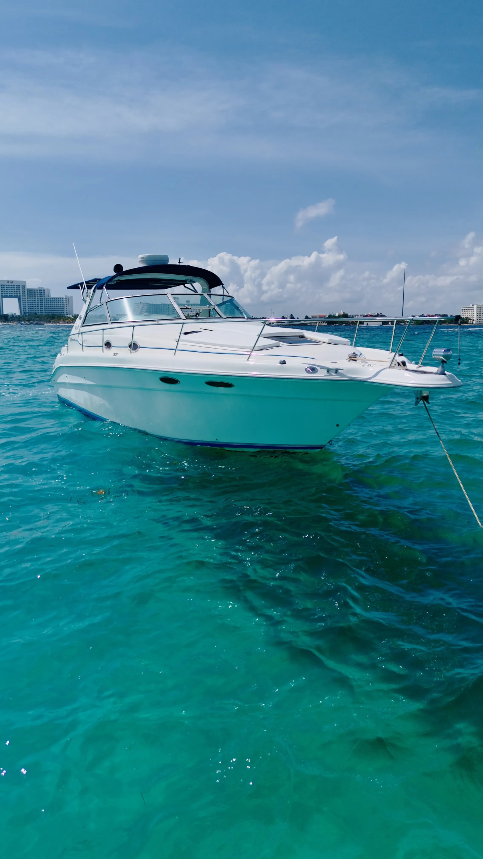Yacht Xtreme Fun available for rental in Cancún 7