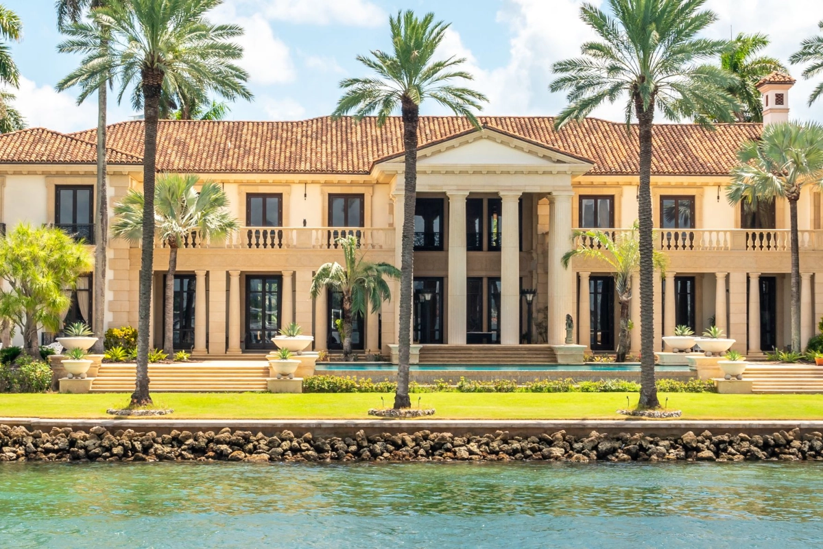 Elegant estate with palm trees