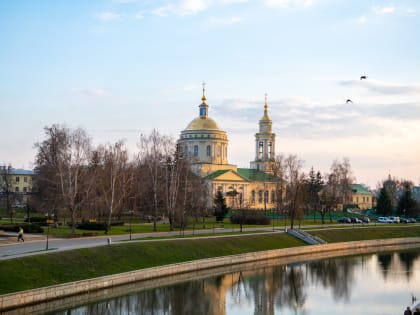 В канун праздника Входа Господня в Иерусалим Архипастырь совершил всенощное бдение в Успенском (Михаило-Архангельском) соборе