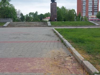 Тротуар в сквере Героев гражданской войны восстановлен
