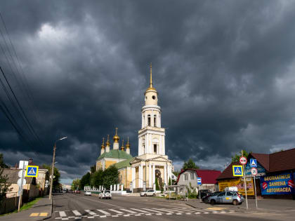В канун Недели 10-й по Пятидесятнице Владыка Тихон совершил всенощное бдение в Ахтырском кафедральном соборе