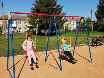 В д. Первый Воин Мценского района благодаря нацпроекту появилась новая детская площадка