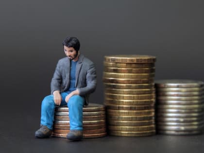 Средняя зарплата в Орловской области за месяц снизилась почти на треть