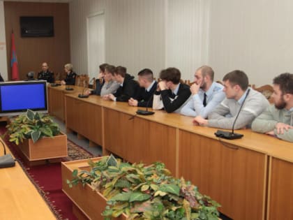 Молодые орловцы познакомились с работой дежурной части