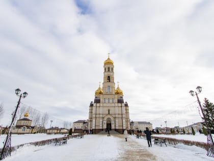 В праздник Сретения Господня митрополит Тихон и схиархимандрит Илий (Ноздрин) совершили Литургию в Вятском Посаде