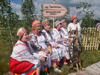 В селе Льгов Хотынецкого района прошёл XX международный фольклорный праздник «Троицкие хороводы в Орловском Полесье»