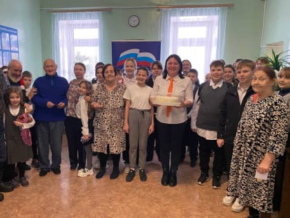 В преддверии Нового года «Единая Россия» проводит акцию «Серебряная ёлка»