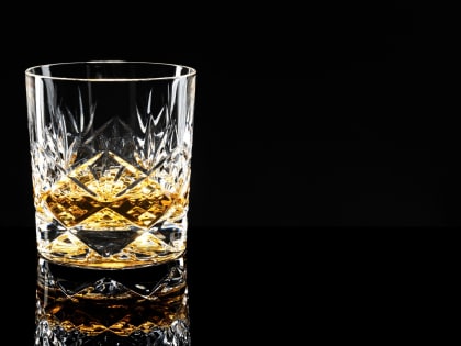 Бокалы для виски с гравировкой: изготовление подарков и фирменных сувениров на заказ