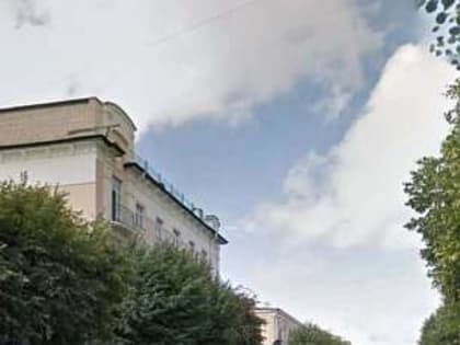 В Орле на «Ленинке» цветочную клумбу разделили тропинкой из плитки