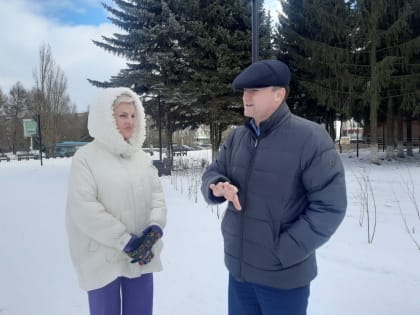 Орловские депутаты - единороссы проконтролировали ремонт общественной территории возле КДЦ «Металлург», благоустроенной по партийному проекту «Городская среда».