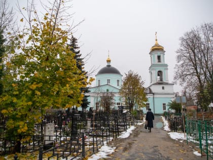 Накануне Димитриевской родительской субботы митрополит Тихон совершил заупокойное богослужение в Троицком храме Орла