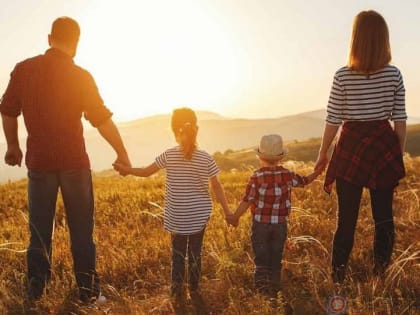 Проблемы демографии и меры поддержки семей с детьми обсудили орловские парламентарии