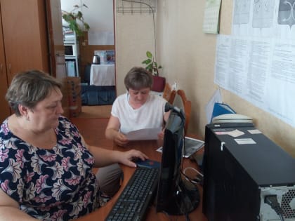 Продолжает прием и оформление заявлений о включении избирателей в список избирателей по месту нахождения