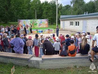 Орловские сотрудники МЧС регулярно проводят дни безопасности в детских лагерях