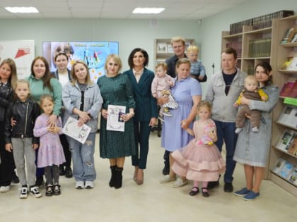 7 многодетных семей Мценского района получили медали, цветы и подарки