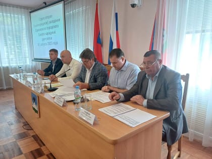 1 августа на внеочередном заседании Орловского городского Совета приняты решения о присвоении звания «Почетный гражданин города Орла» и внесении имён граждан в Книгу Почёта города 