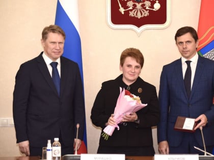 Министр здравоохранения Мурашко вручил орловским медикам ведомственные награды и знаки отличия