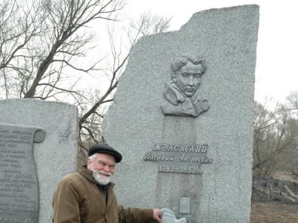 Памятник башмачку появился в деревне Муратово Урицкого района