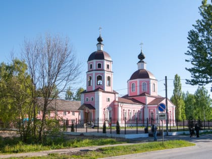 В Неделю Антипасхи четыре Архипастыря совершили Литургию в Георгиевском храме города Ливны