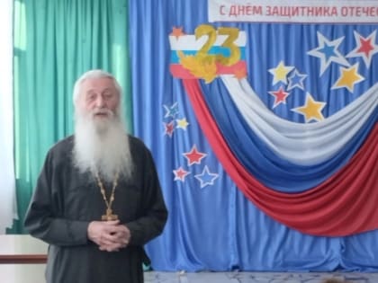 Священник рассказал сиротам о подвигах святых защитников Руси