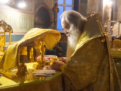 В первый день 2023 года митрополит Тихон совершил литургию в Свято-Успенском монастыре