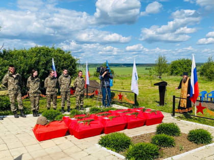 5 июня на братском захоронении в д. Миново были преданы земле останки 13 советских воинов, обнаруженных в ходе поисковых работ.