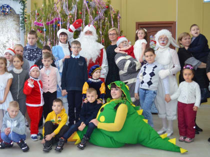 Артисты Мценского РДК провели утренник для 20 малышей с ограниченными возможностями здоровья.