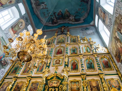 Три Архипастыря совершили Литургию в Николо-Песковском храме Орла в день его престольного праздника