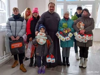 Более 300 детей из нуждающихся семей получили подарки в Орловской области