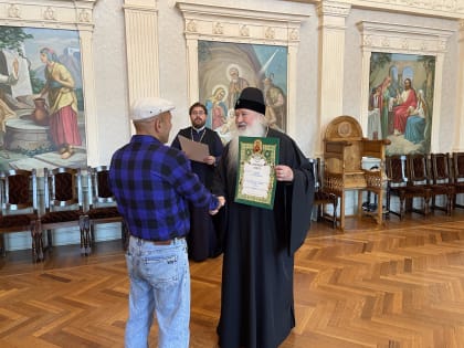 Глава Орловской митрополии наградил строителей за реконструкцию святого источника в селе Спас-Чекряк