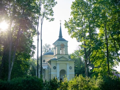 Митрополит Тихон поздравил прихожан Преображенского храма села Спасское-Лутовиново с престольным праздником