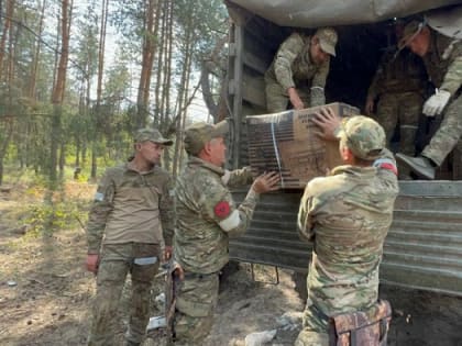 Бойцам под Кременную привезли материалы для блиндажей