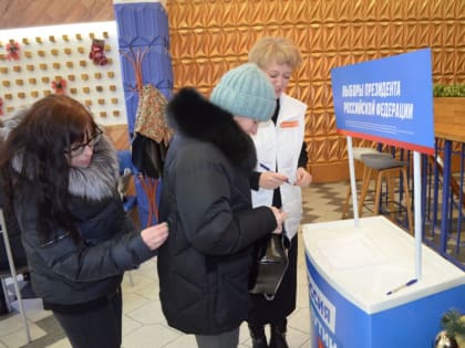В Мценске начался сбор подписей в пользу кандидата-самовыдвиженца Владимира Путина на выборы президента РФ