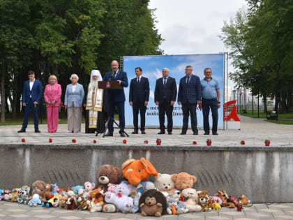 Евгений Лыкин принял участие в акции, посвященной Дню памяти детей — жертв войны в Донбассе