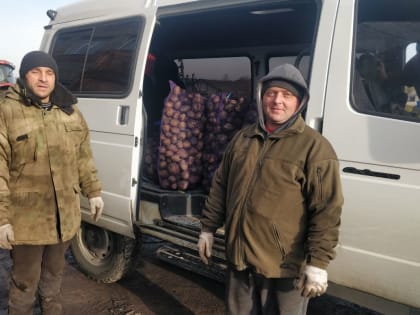 Орловцы формируют очередной гуманитарный груз для бойцов СВО