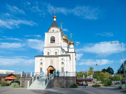 В канун Недели 16-й по Пятидесятнице Владыка Тихон совершил всенощное бдение в Казанском храме при Академии ФСО