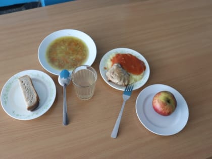 В МБОУ "Хомутовская СОШ" прошел мониторинг качества школьного питания