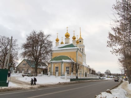 В Неделю 32-ю по Пятидесятнице Владыка Тихон совершил Литургию в Ахтырском кафедральном соборе