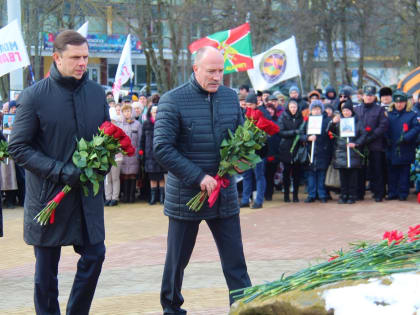 Молодогвардейцы приняли участие в возложении цветов