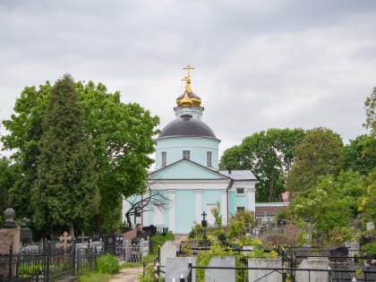 В канун субботы Светлой седмицы Архипастырь совершил богослужение в Троицком храме Орла